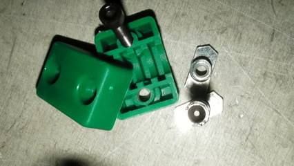 鹽城市欣鑫管夾制造 TLPG2-14塑料輕型管夾的維護與技術服務體系